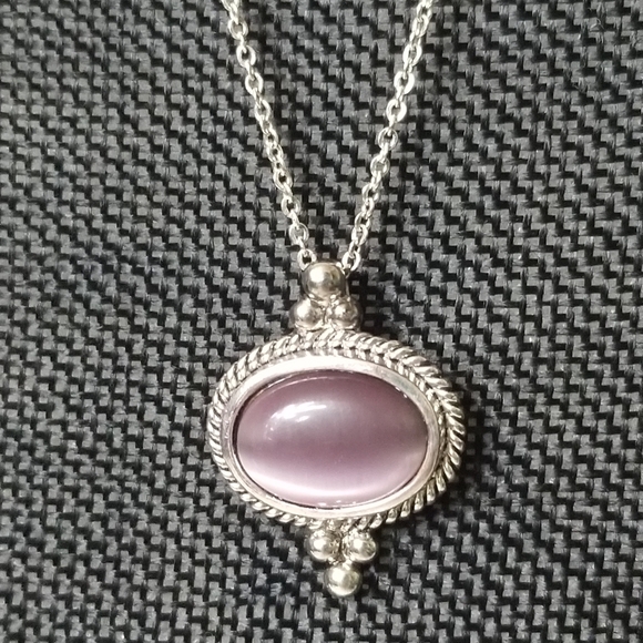 Unbranded Jewelry - Silvertone unbranded purple stone pendant
